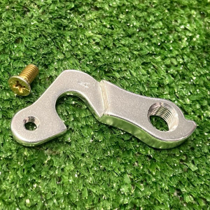 Держатель заднего переключателя (петух) AD020