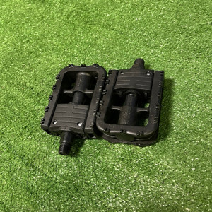 Педали, пластик, 9.8 х 6.8 cм, резьба 9/16, складные