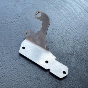 CRF0057 Кронштейн крепления моточасов