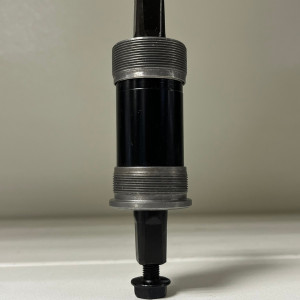 Х108370 Каретка Neco B910, (BSA) квадрат, 68х122.5 мм, черный