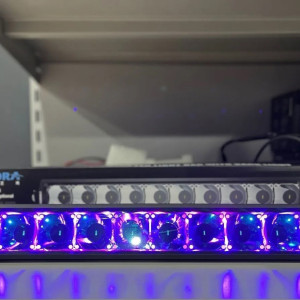 Светодиодная фара Aurora/Auropola Балка ALO-D6T-20-P23Q 150w Trinity White LED & RGB 9V-36V 6500k 16000Lm Комбинированный свет-белый + DRL RGB изменяемый цвет.